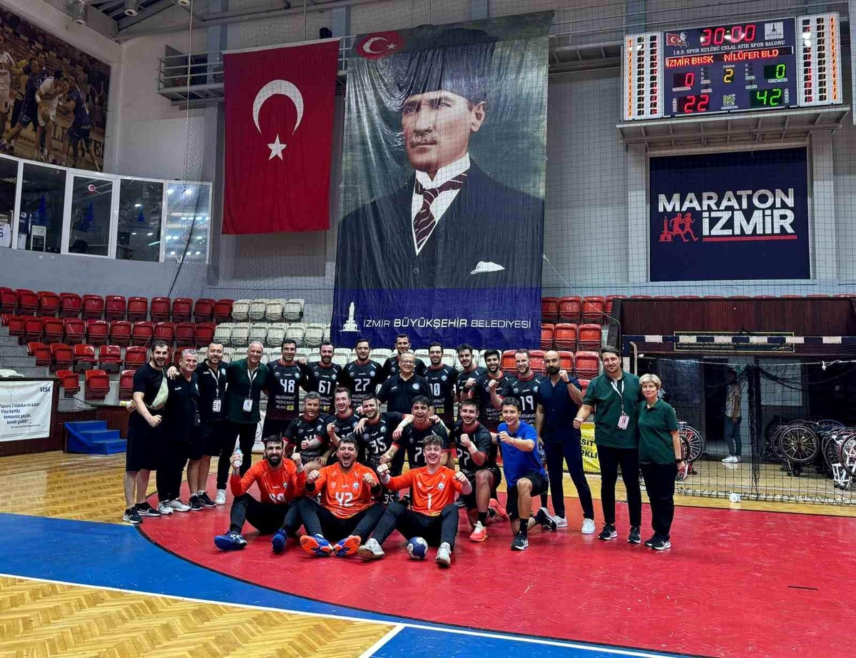 Nilüfer Belediyespor Erkek Hentbol Takımı İzmir Büyükşehir Belediye Spor Kulübü\'nü mağlup etti