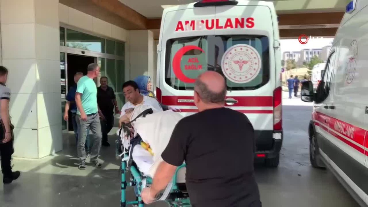 Karaman\'da Otomobil Takla Attı: 3 Yaralı
