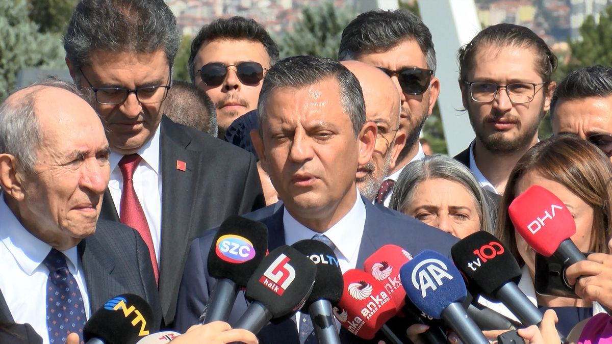Özgür Özel: Kılıçtan Düşmanlar Ürker