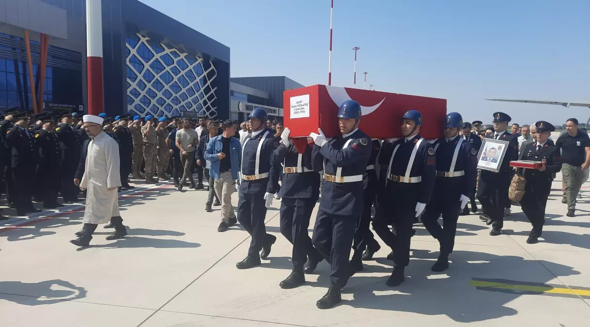 Şehit Jandarma Uzm. Onbaşı Kızılateş\'in Cenazesi Memleketine Getirildi