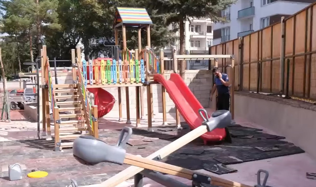 Sorgun\'da Okul Bahçesi Yenilendi