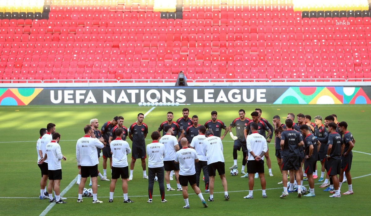 Türkiye A Milli Futbol Takımı İzlanda maçı öncesi son antrenmanını yaptı