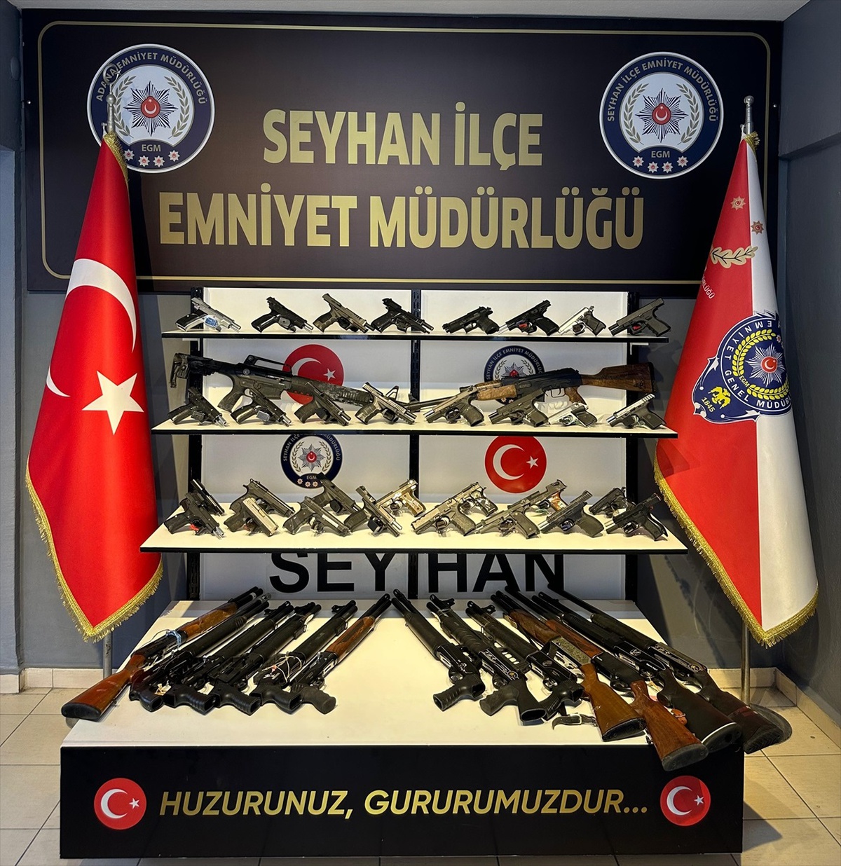Seyhan\'da 56 Ruhsatsız Silah Ele Geçirildi