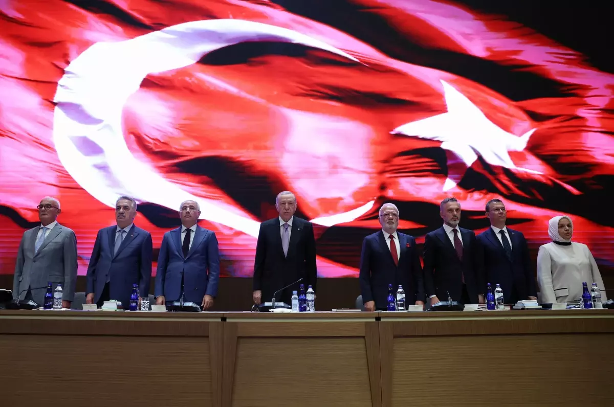 Erdoğan\'dan CHP\'ye Sert Eleştiri: \'O Fotoğraf Türk Demokrasiine Yakışmamıştır\'