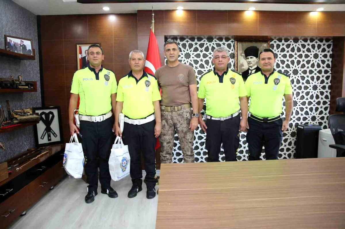 Kayseri\'de Polislerden Örnek Davranış