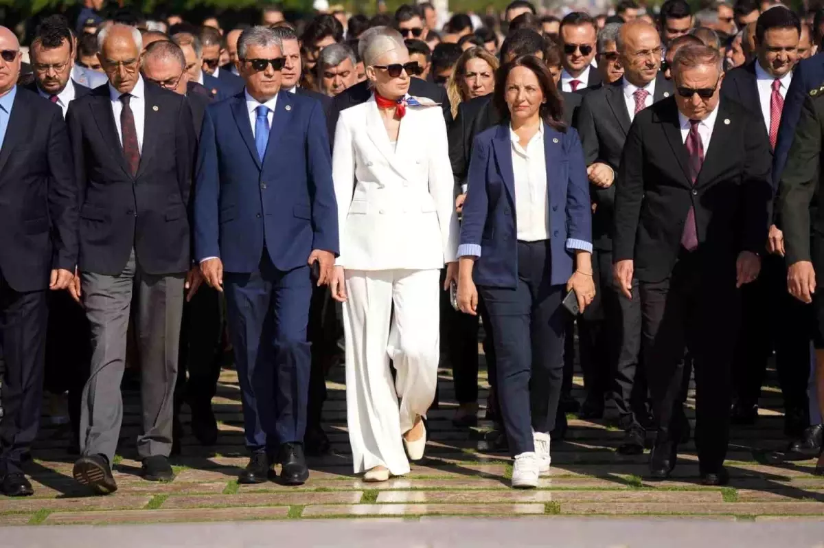 Bilecik Belediye Başkanı Melek Mızrak Subaşı CHP\'nin 101. kuruluş yıl dönümü programına katıldı