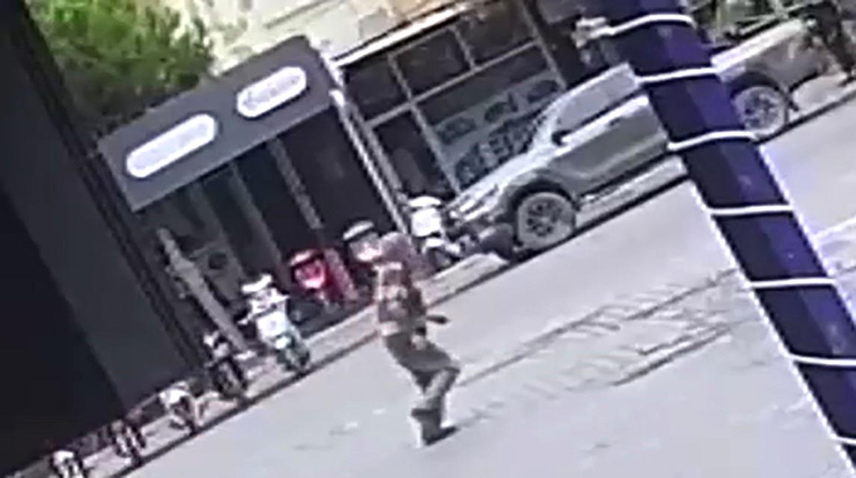 Edremit\'te Motosiklet Mağazasına Silahlı Saldırı