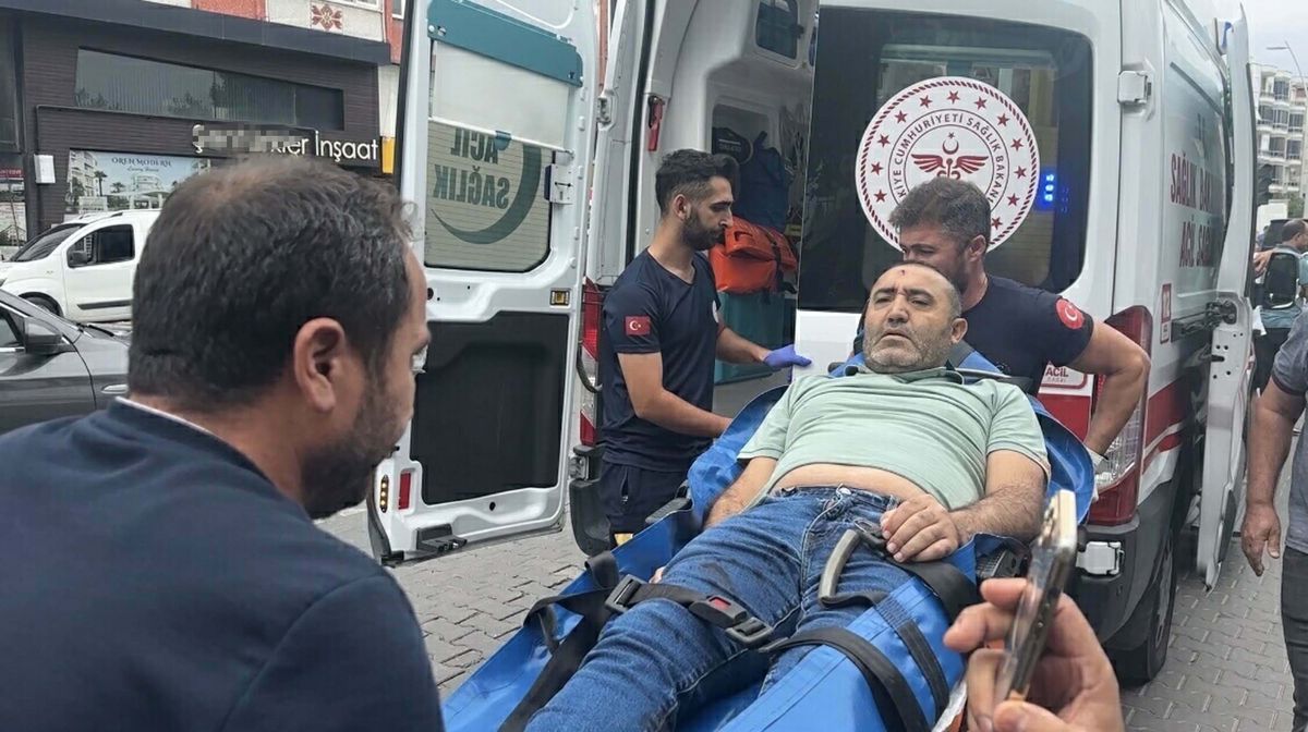 Edremit\'te Motosikletli Saldırı: İşletmeci Yaralandı