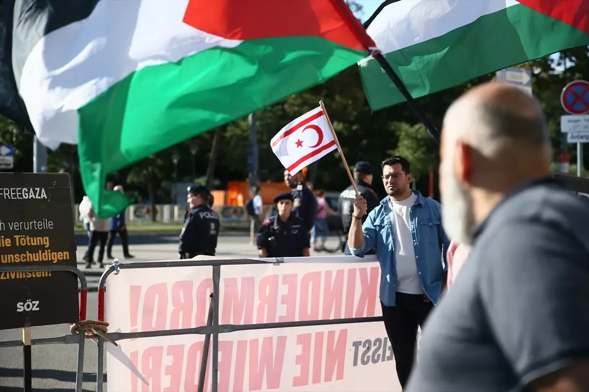 Viyana\'da Filistin Destekçileri Protesto Düzenledi