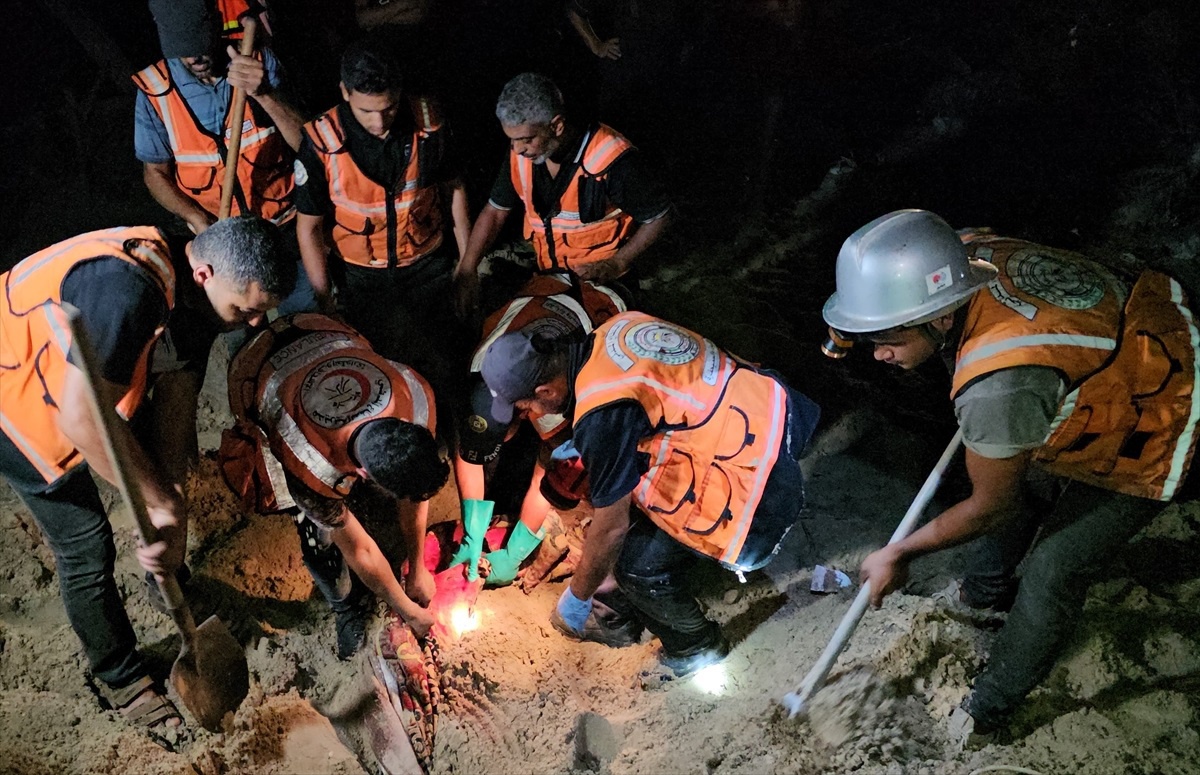 İsrail\'in Gazze\'ye Saldırısında 14 Ölü