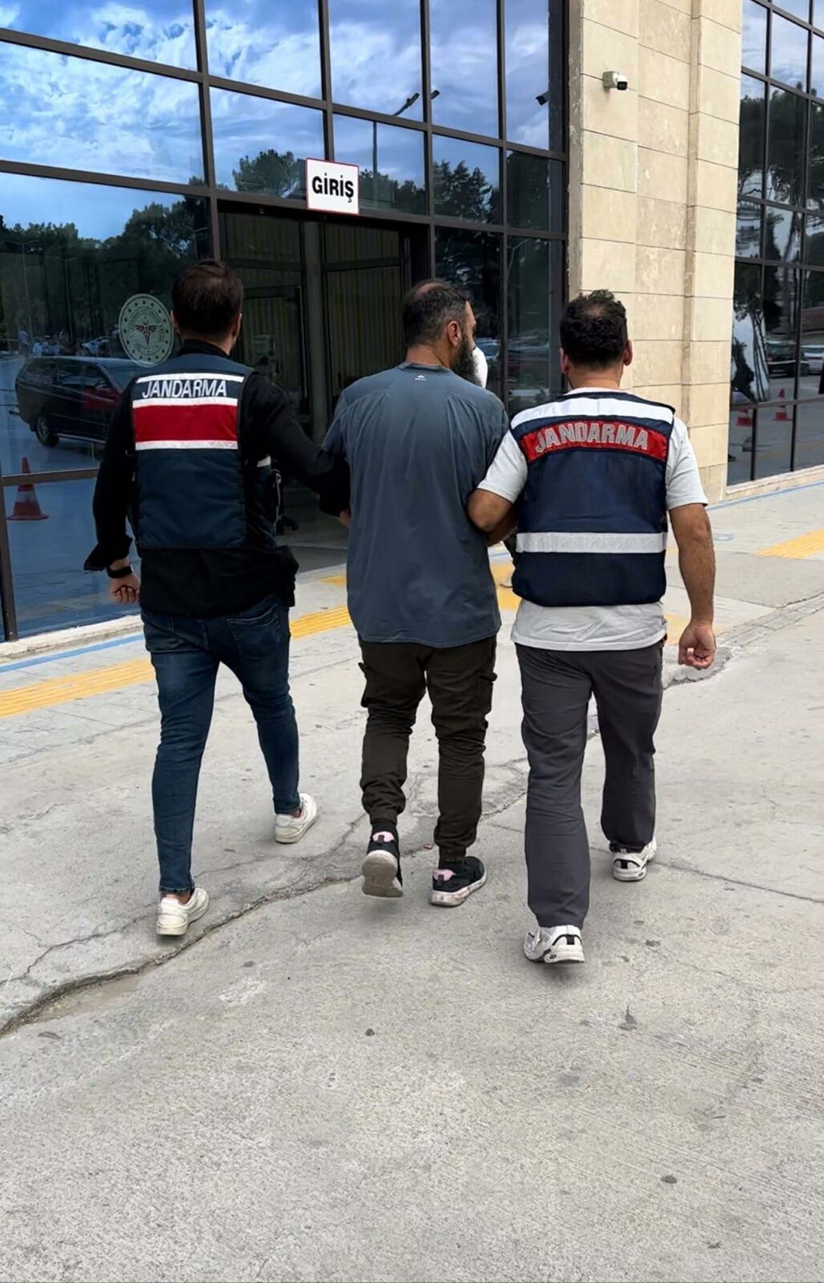 İzmir\'de DEAŞ Operasyonu: 26 Gözaltı