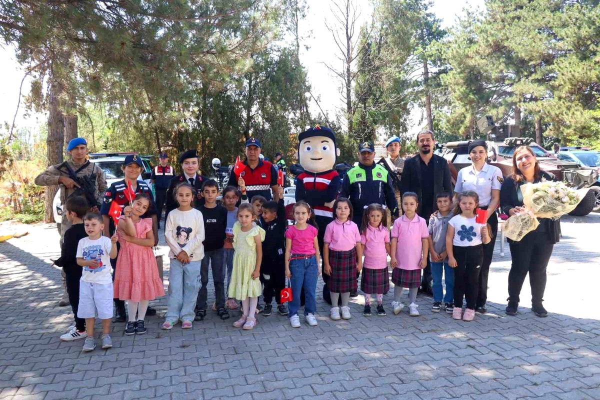 Jandarmadan Öğrencilere Meslek Tanıtımı