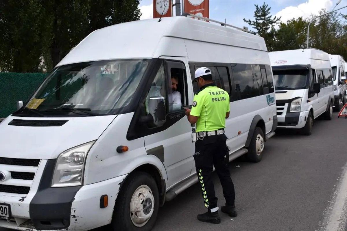 Kars\'ta Öğrenci Servislerine Güvenlik Denetimi