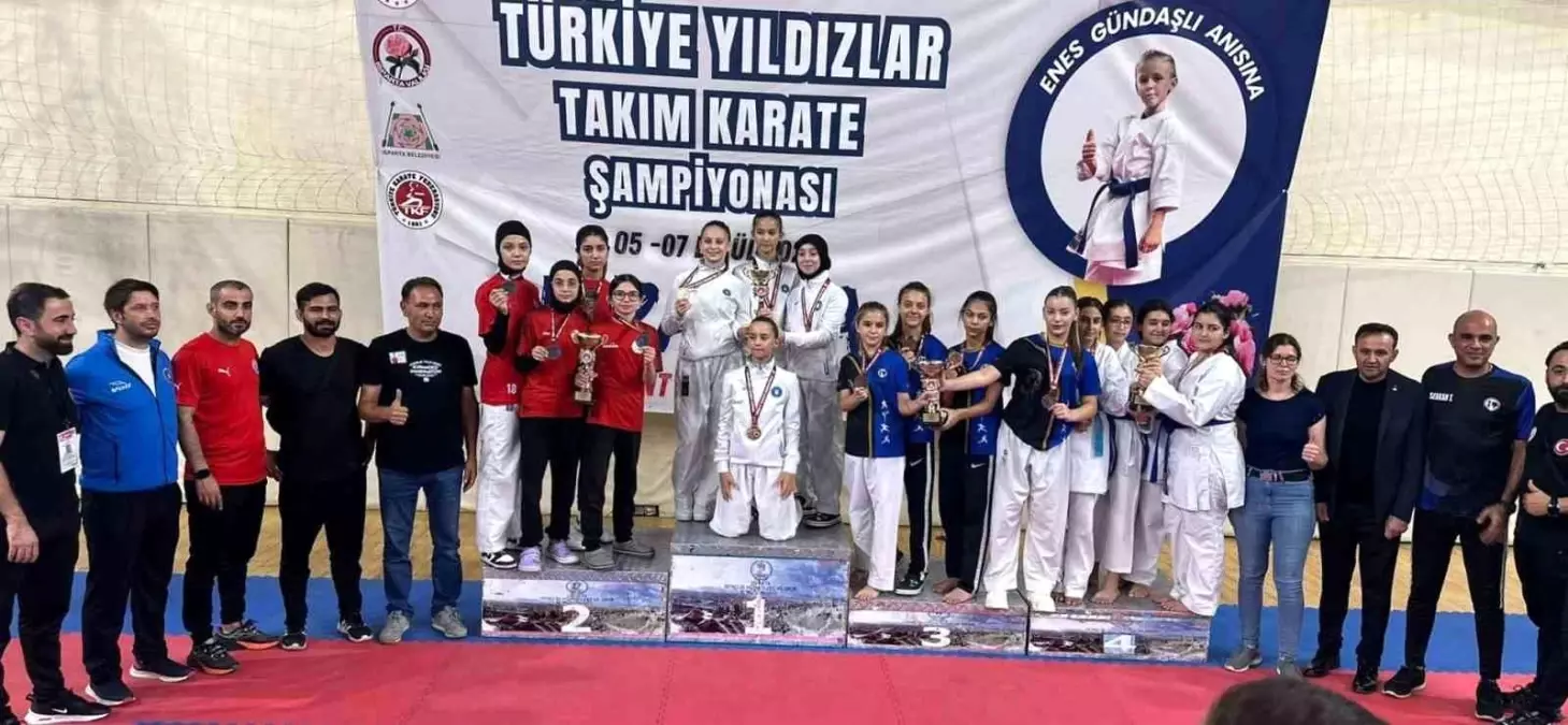 Körfez Gençlerbirliği Yıldız Kız Takımı Türkiye İkincisi Oldu