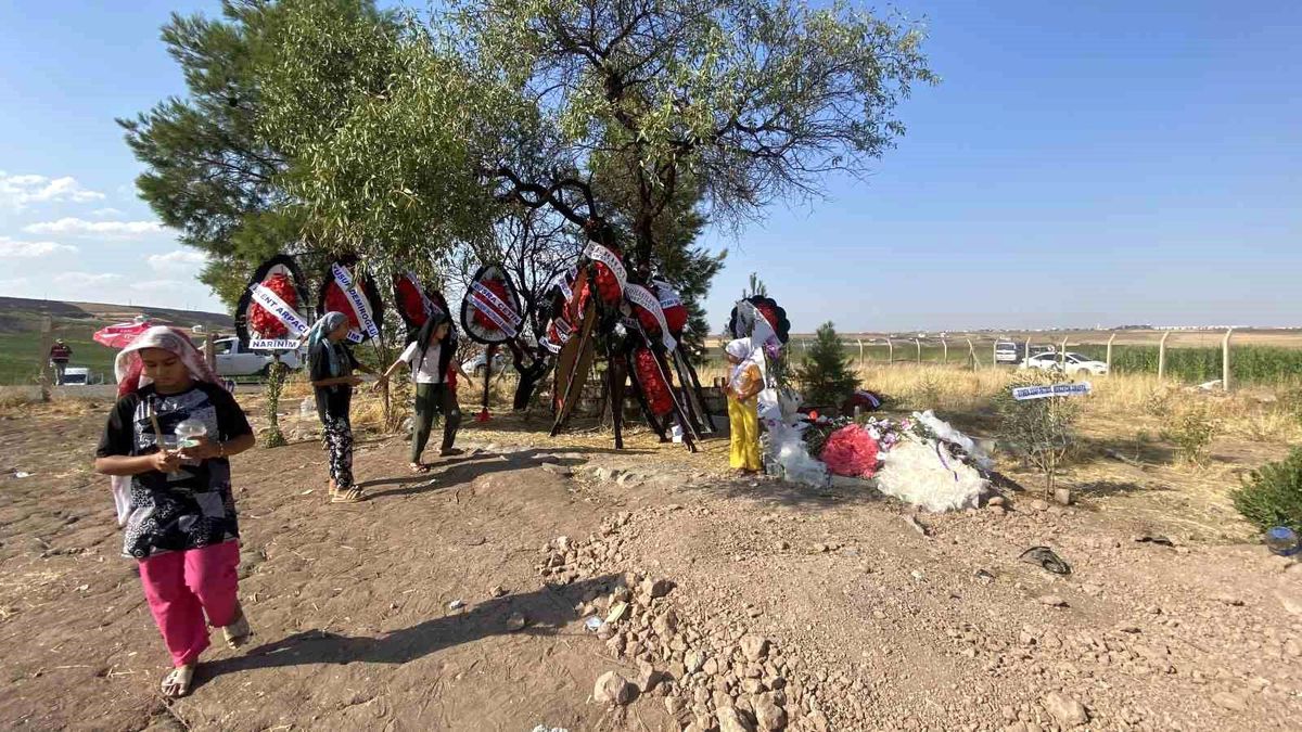 Narin Güran İçin Mezarlık Ziyareti