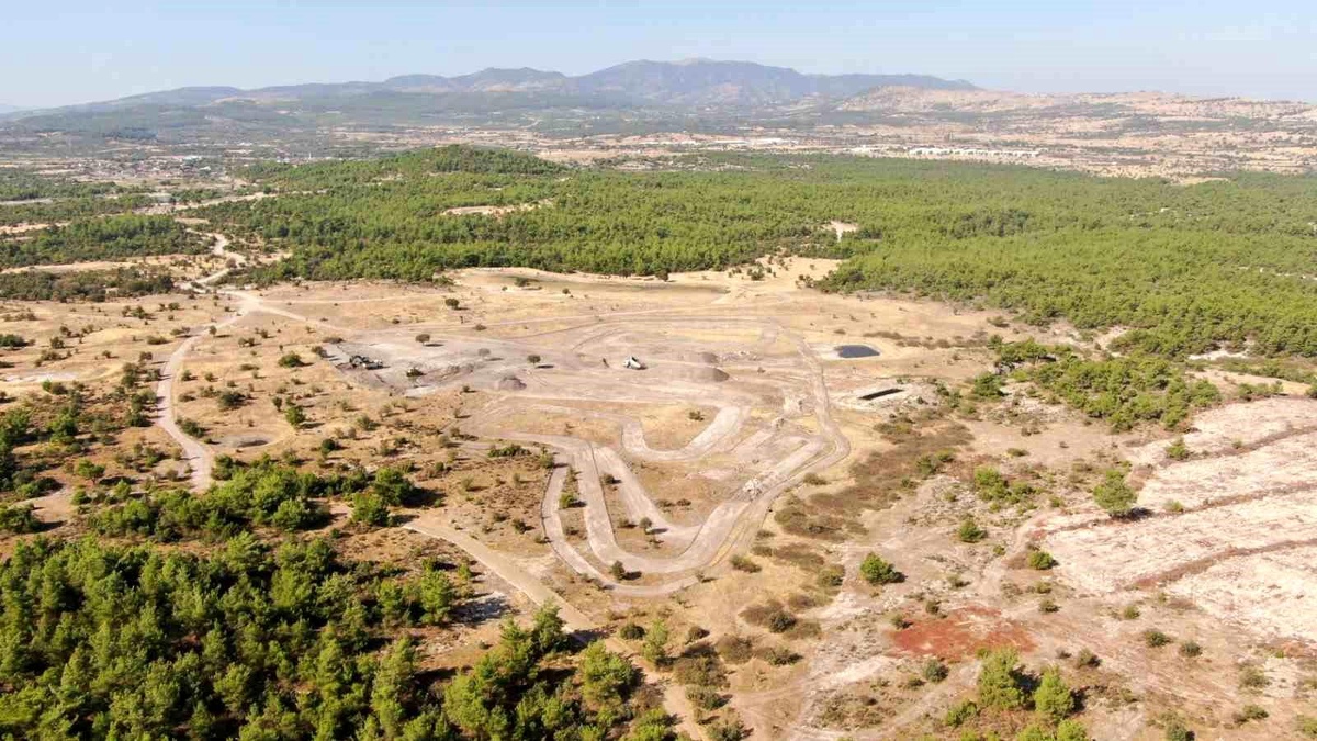 Yunusemre Motokros Parkuru İnşa Ediyor