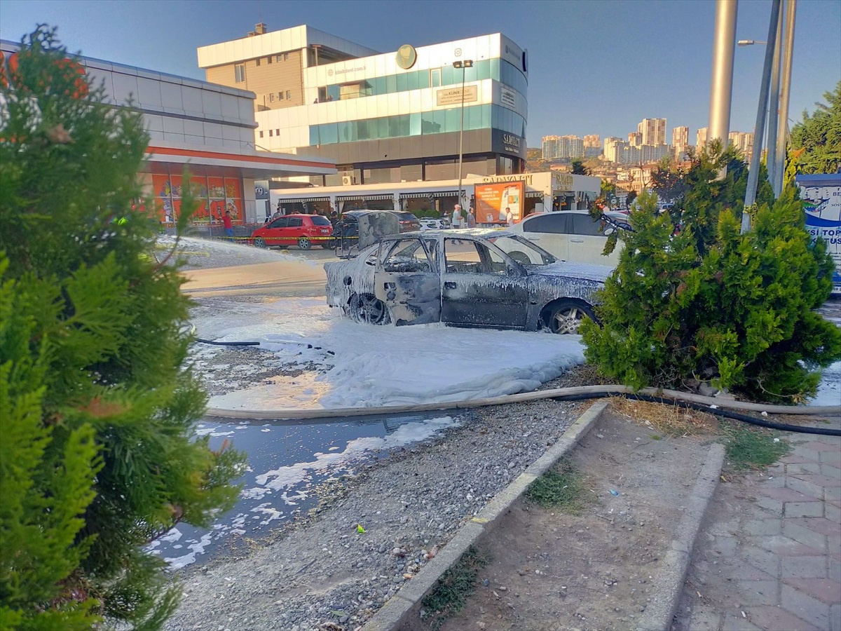 Tokat\'ta Park Halindeki Araç Yandı