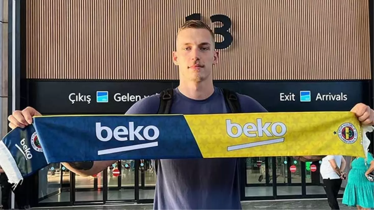 Ülkesine geri döndü! Fenerbahçe Beko\'da yeni transfer Luka Samanic ile yollar ayrılıyor