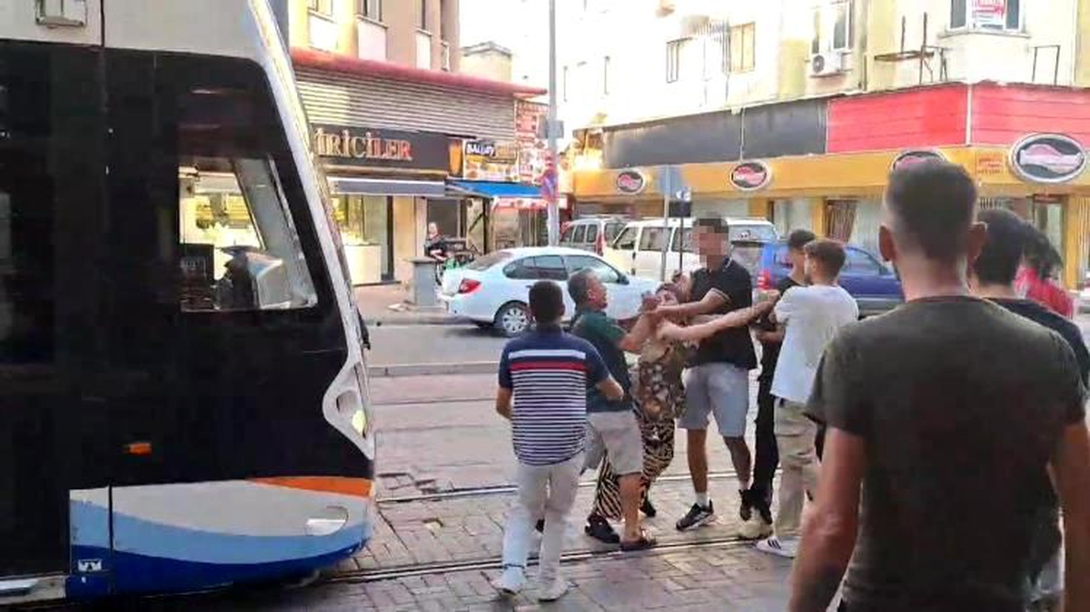 Antalya\'da motosiklet sürücüsü ile esnaf arasında bıçaklı kavga yaşandı