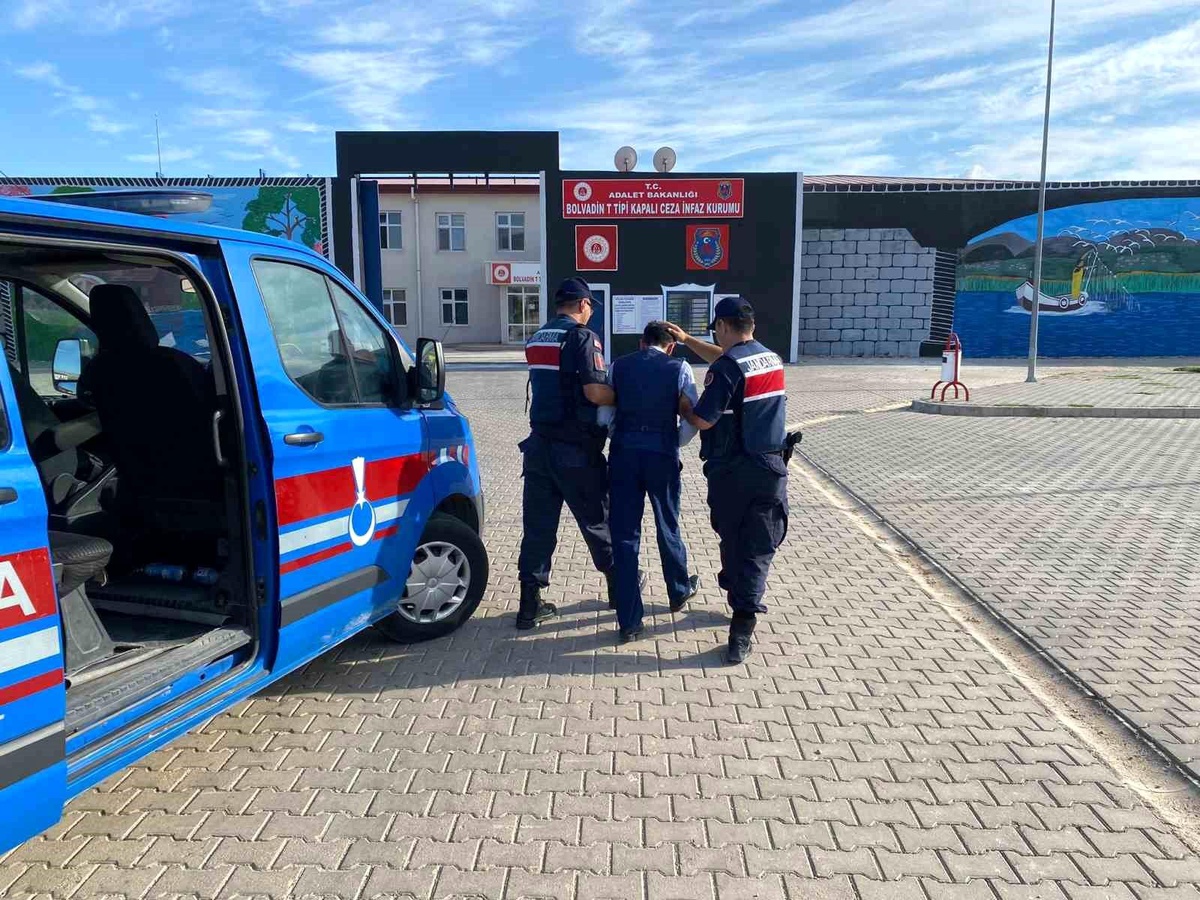 Aranan Şahıs Jandarma Tarafından Yakalandı