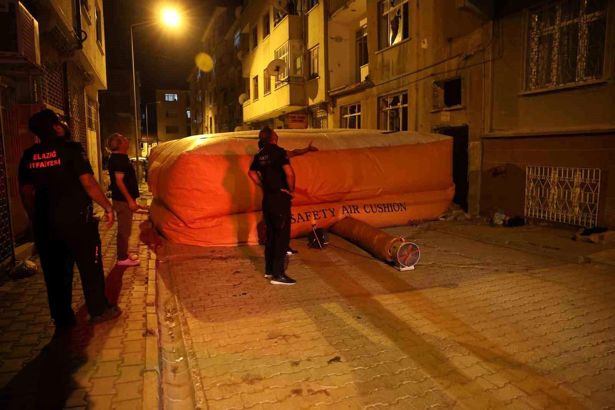 Elazığ\'da İntihar Girişimi Engellendi