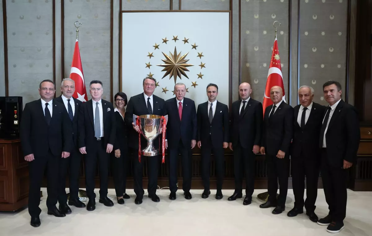 Erdoğan Beşiktaş Yönetimi ve Sporcularını Ağırladı