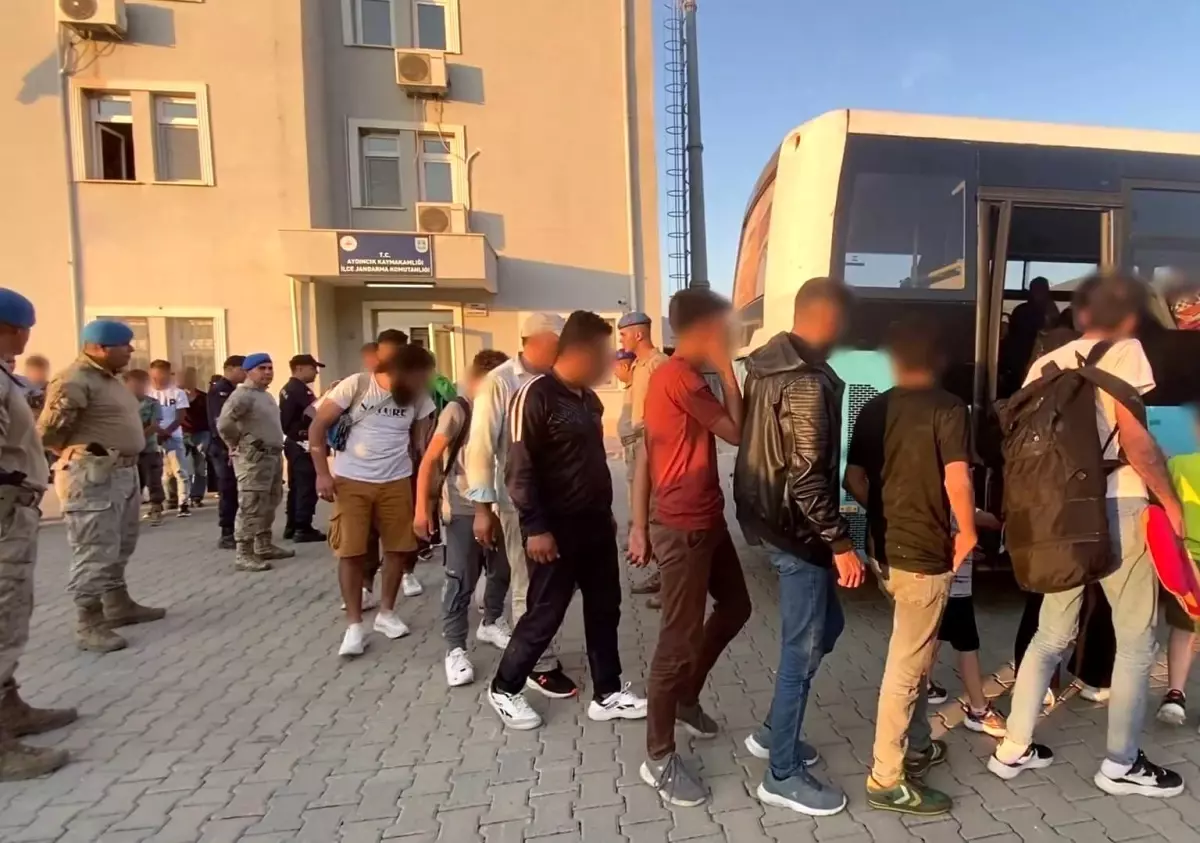 Mersin\'de 50 Düzensiz Göçmen ve 1 Organizator Yakalandı