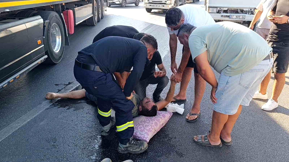 Tır Sürücüsü Kriz Geçirerek Kaza Yaptı