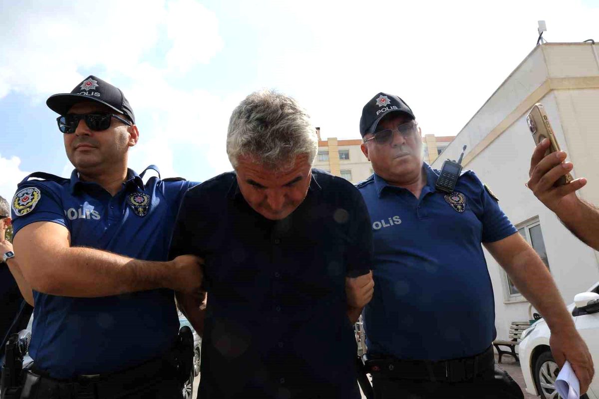 Adana\'da Doktora Çaydanlıkla Darp