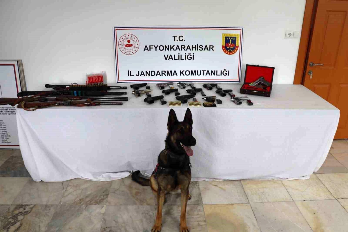 Afyon\'da Düğün ve Asker Eğlencesinde Silahlarla Ateş Açan 27 Gözaltında
