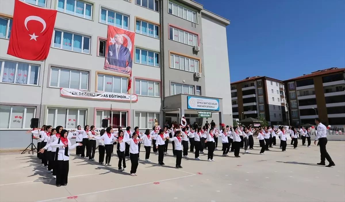 Amasya\'da İlköğretim Haftası Töreni