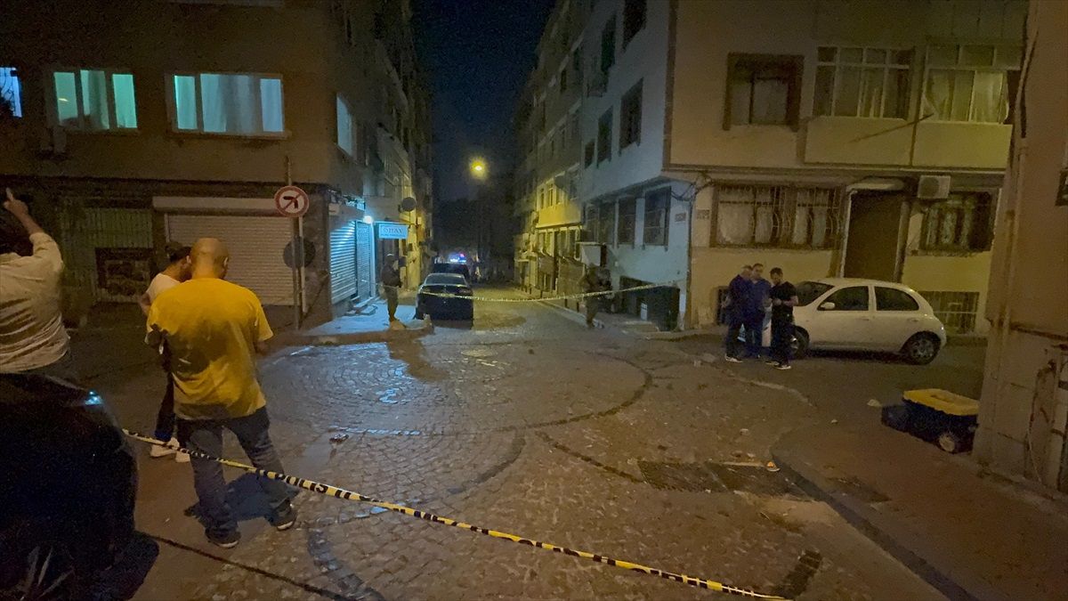 Fatih\'te Polis ile Şahıs Arasında Silahlı Olay