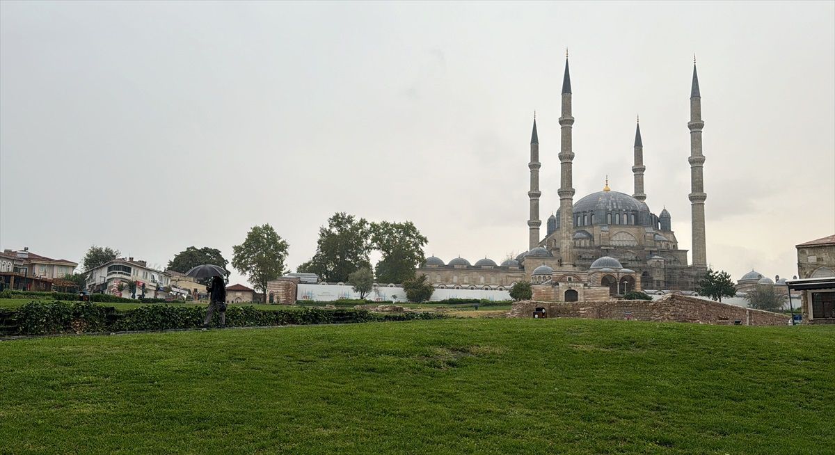 Edirne\'de Sağanak Yağış Hayatı Olumsuz Etkiliyor