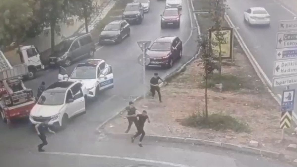 Polis Aracına Çarpan Şüpheliler Başakşehir\'de Yakalandı