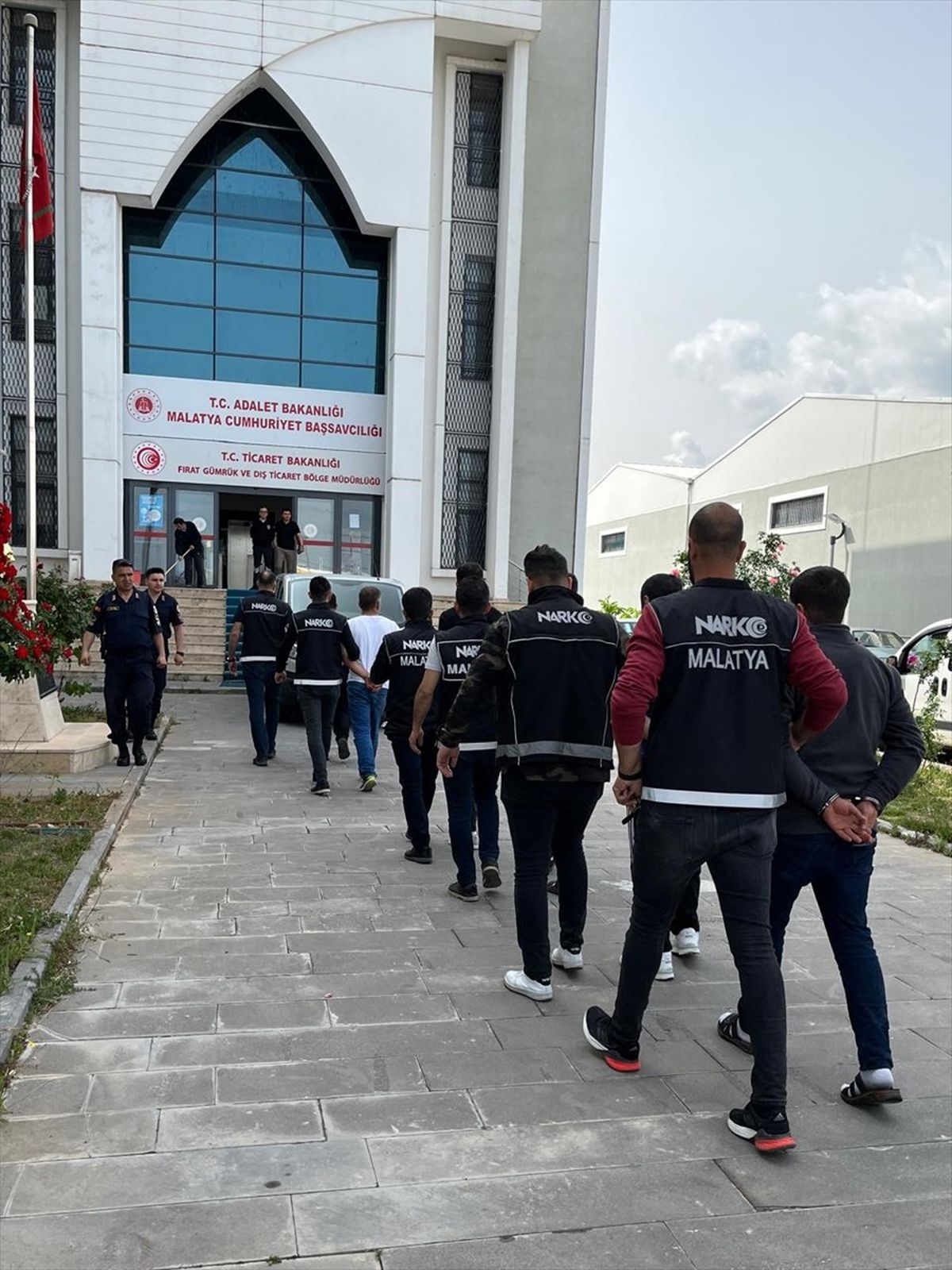 Malatya\'da Uyuşturucu Operasyonu: 17 Tutuklama
