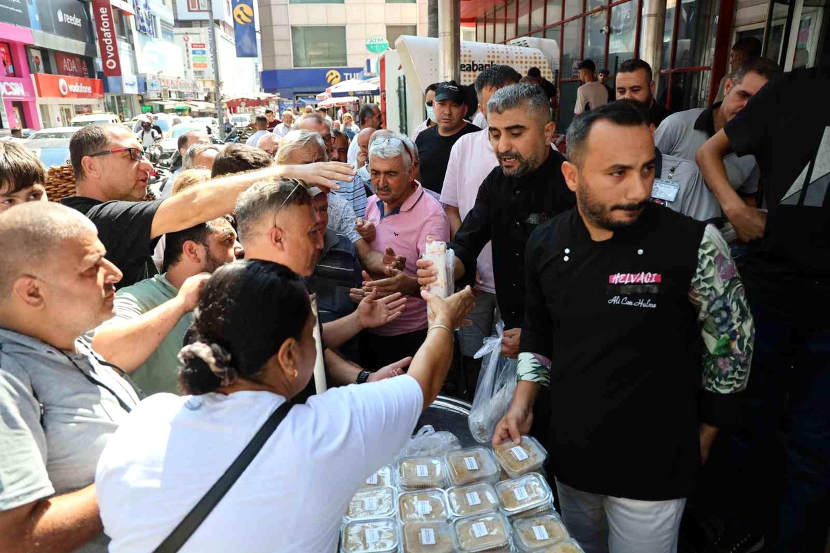 Esnaf Narin İçin Helva ve Döner Dağıttı