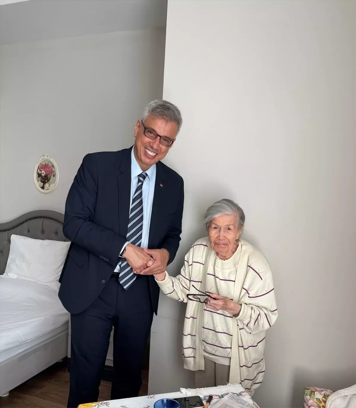 Bakan Memişoğlu\'ndan Engelli ve Yaşlılara Ziyaret