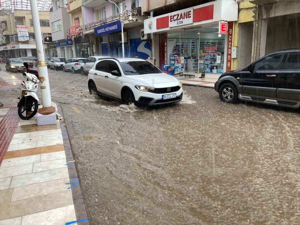 Sarıgöl\'de Sağanak Üzüm Hasarına Neden Oldu