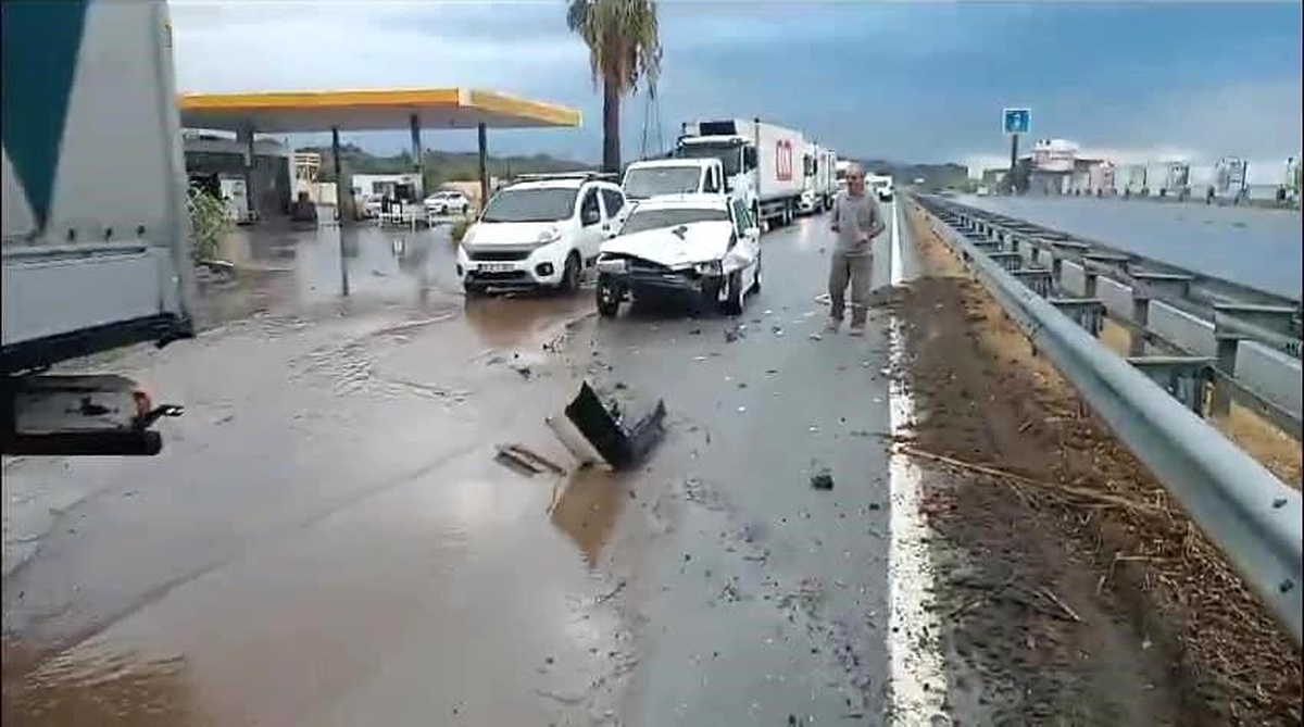 Söke\'de Sağanak Nedeniyle Trafik Kazası: 3 Yaralı