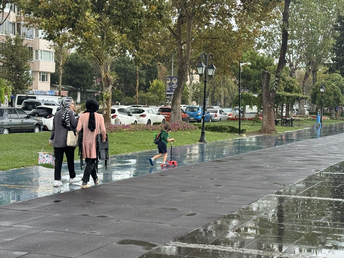 Tekirdağ\'da Sağanak Yağış Hayatı Olumsuz Etkiliyor