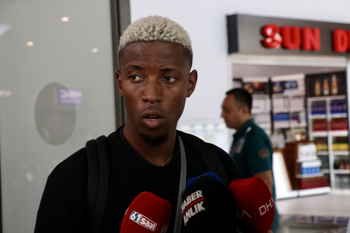 Trabzonspor\'un Yeni Transferi Banza Trabzon\'da
