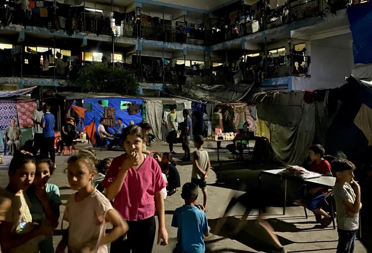 Gazze\'de UNRWA Okuluna Sığınan Siviller