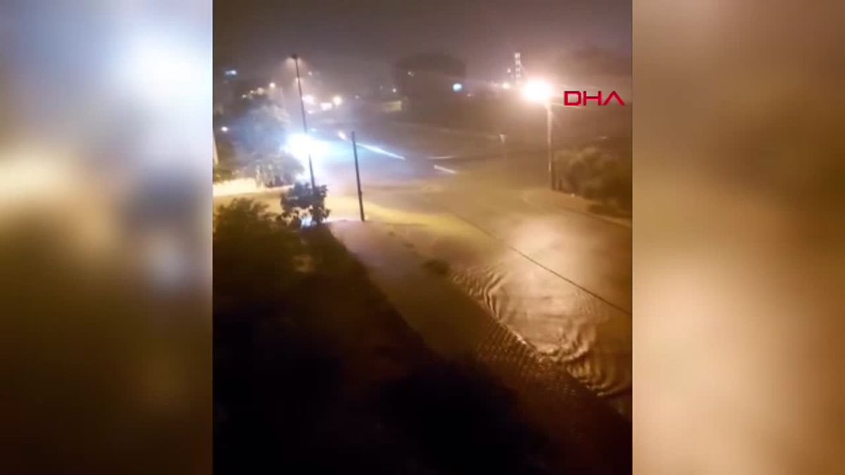 Antalya\'da Şiddetli Yağmur Trafiği Olumsuz Etkiledi