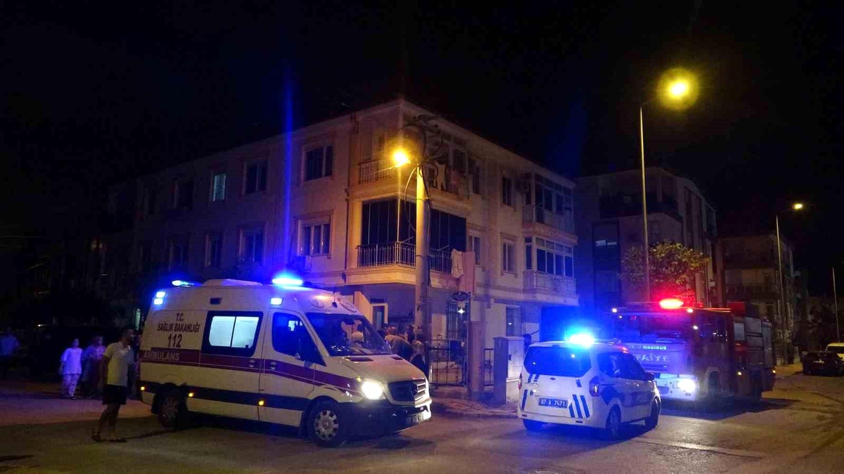 Antalya\'da bir apartmanın üçüncü katında yangın çıktı