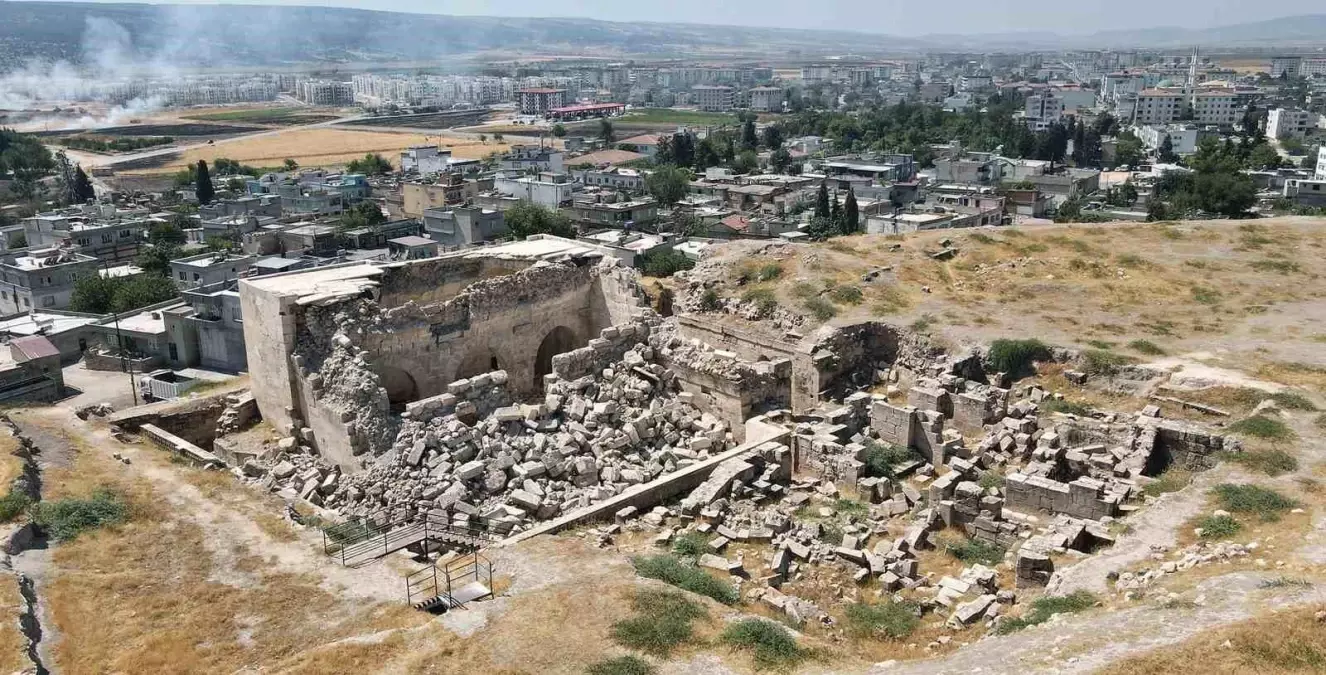 Raban Kalesi\'ndeki Cami Onarım Bekliyor