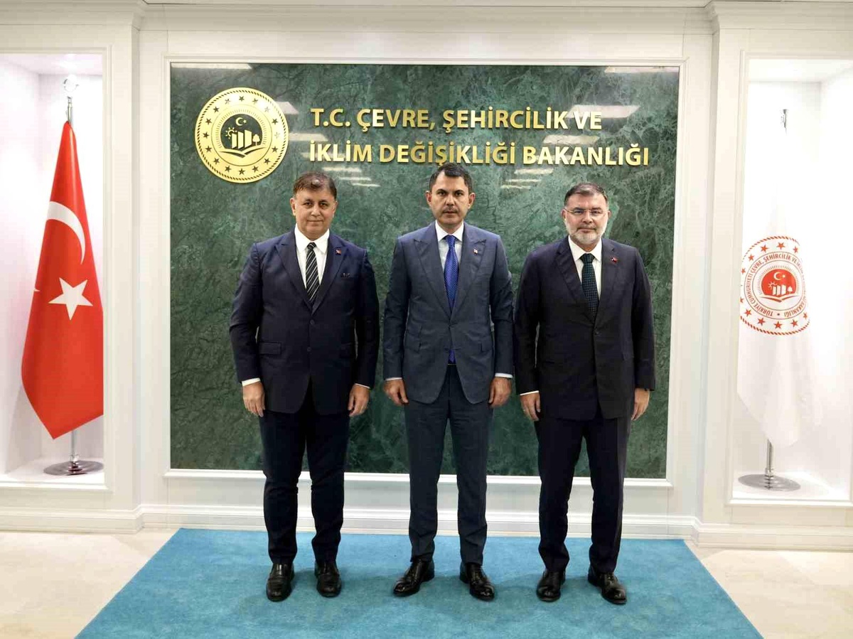 Bakan Kurum, İzmir Büyükşehir Belediye Başkanı ve AK Parti İl Başkanını Kabul Etti
