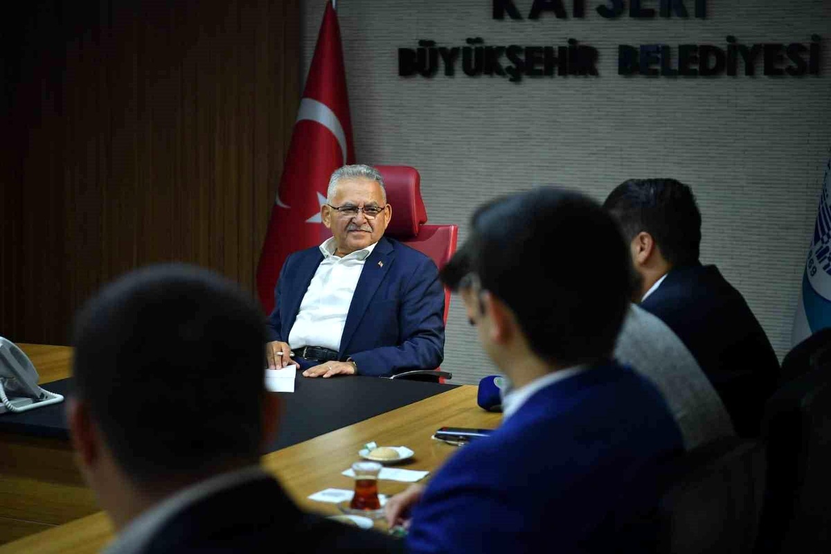 Büyükkılıç, Gençlerle Bir Araya Geldi