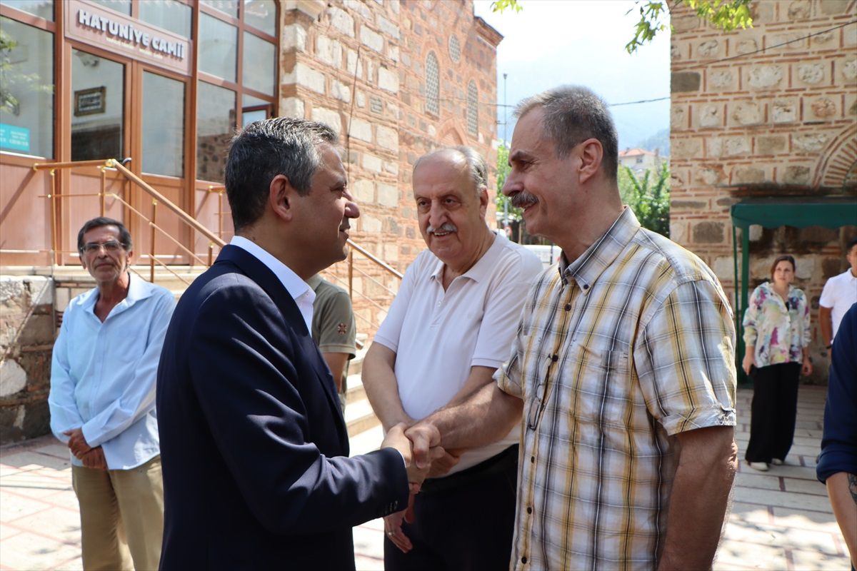 Özgür Özel, Sarnıç Camisi\'nin Temelini Attı