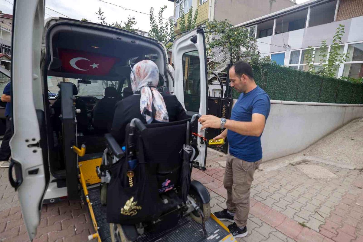 Ümraniye Belediyesi Engelli Bireylere Özel Nakil Hizmeti Sunuyor