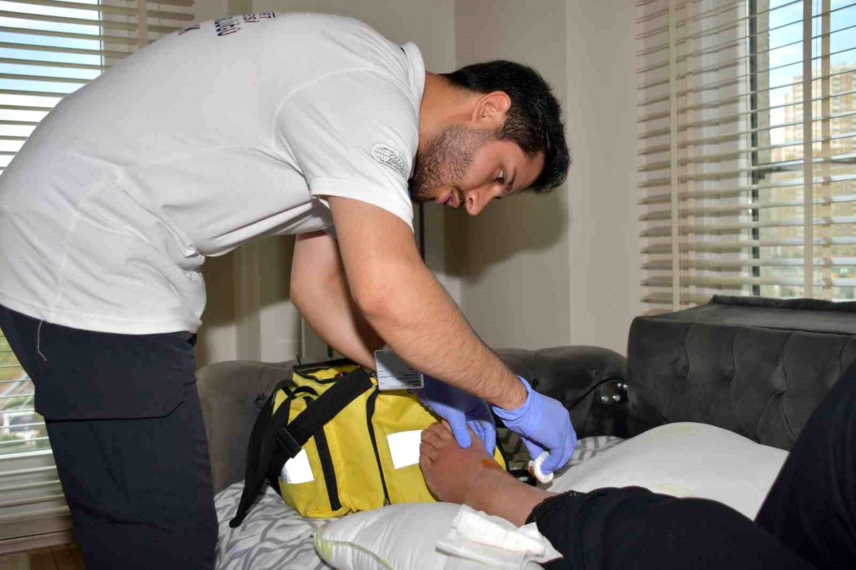 Esenyurt Belediyesi Evde Sağlık Hizmeti ile Hastalara Yardım Ediyor